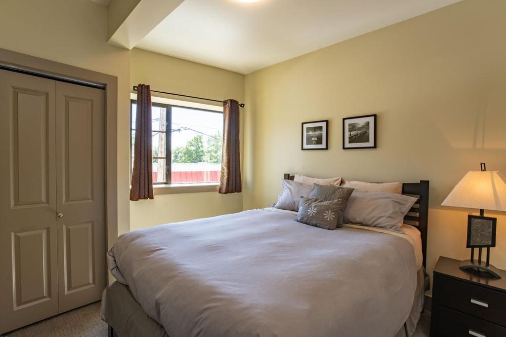 Selkirk Snug By Revelstoke Vacations Apartment Exterior photo